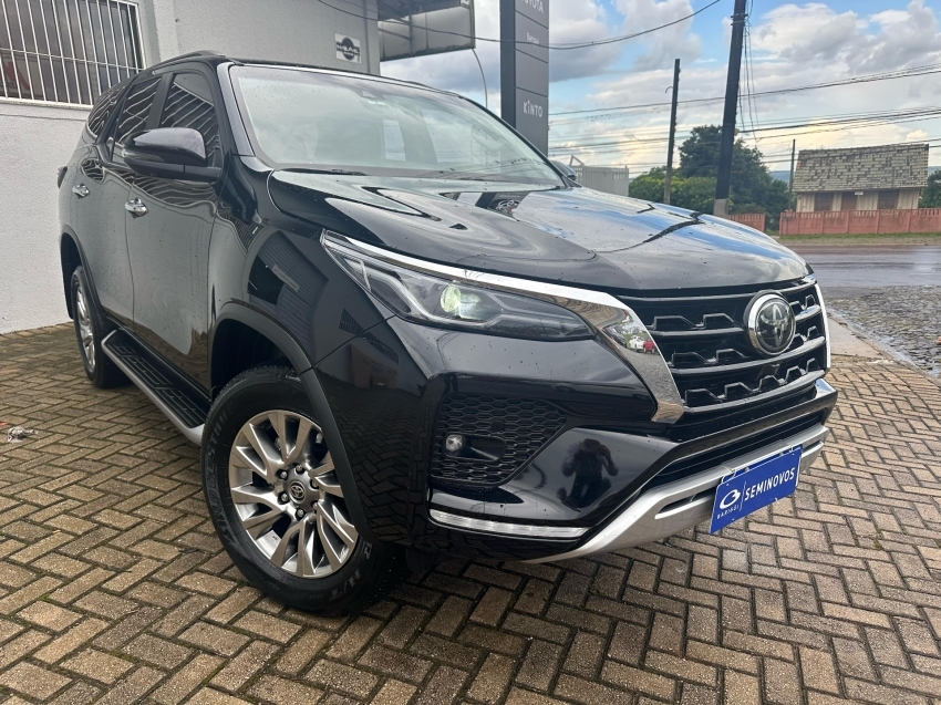 toyota hilux sw4 2.8 d-4d turbo diesel srx 4x4 automatico 4p 2022 toyota hilux sw4 2.8 d-4d turbo diesel srx 4x4 automatico 4p 2022