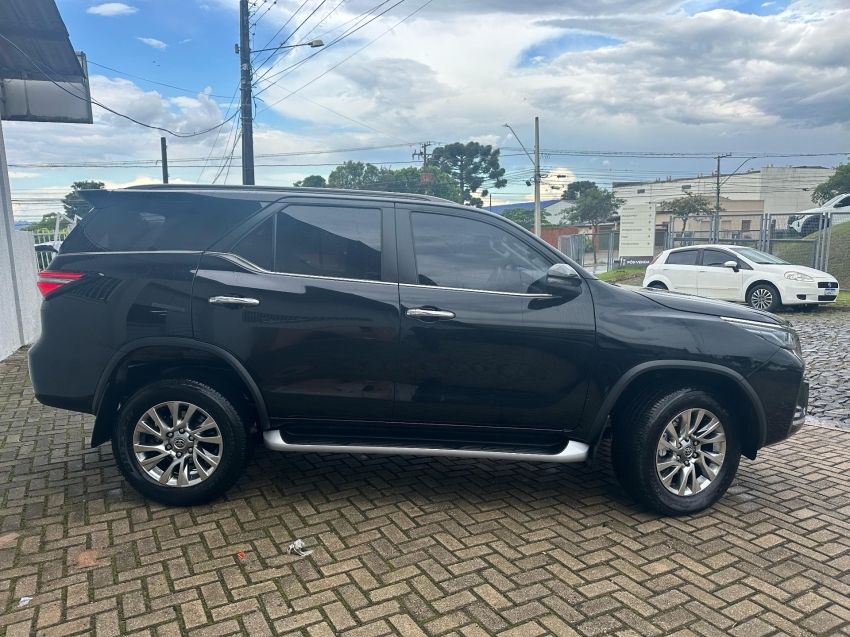 toyota hilux sw4 2.8 d-4d turbo diesel srx 4x4 automatico 2022