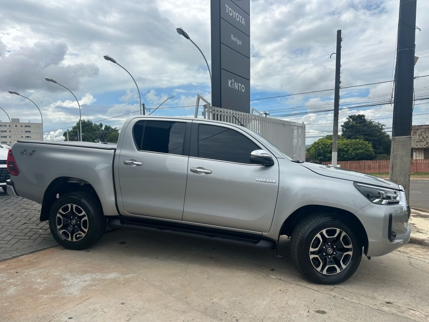 toyota hilux 2.8 d-4d turbo diesel cd srx 4x4 automatico 2024