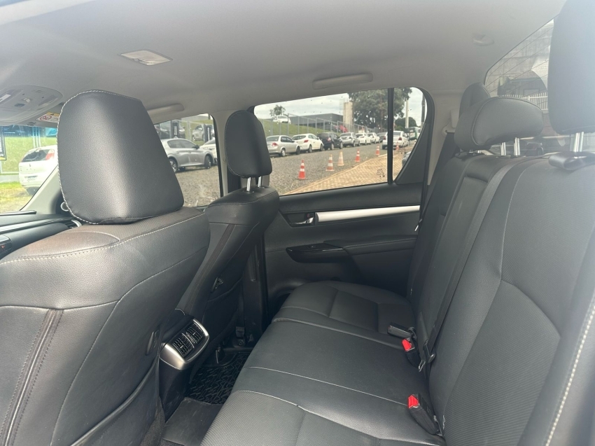 toyota hilux 2.8 d-4d turbo diesel cd srx 4x4 automatico 2024