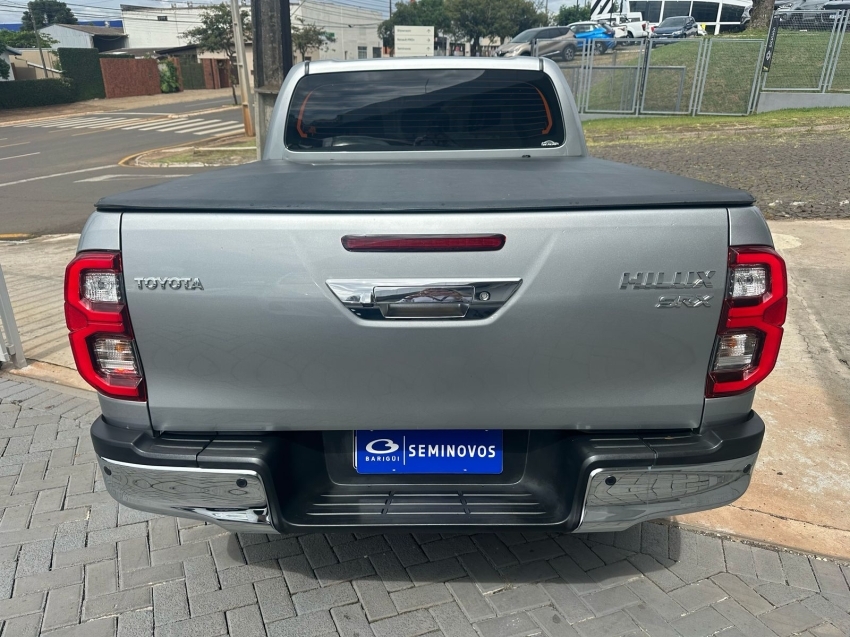 toyota hilux 2.8 d-4d turbo diesel cd srx 4x4 automatico 2024