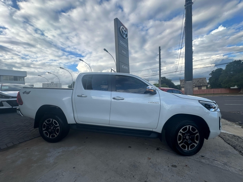 toyota hilux 2.8 d-4d turbo diesel cd srx 4x4 automatico 2024