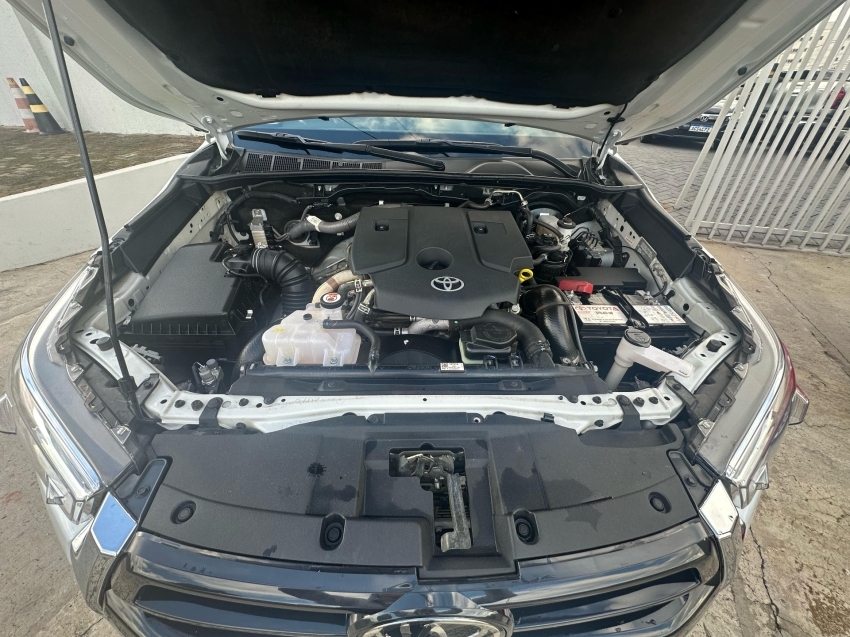 toyota hilux 2.8 d-4d turbo diesel cd srx 4x4 automatico 2024