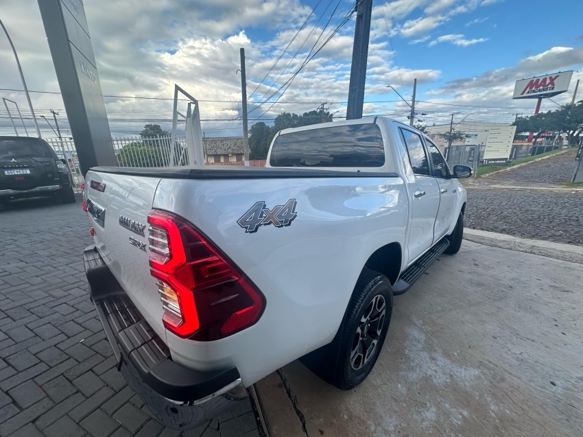 toyota hilux 2.8 d-4d turbo diesel cd srx 4x4 automatico 2024