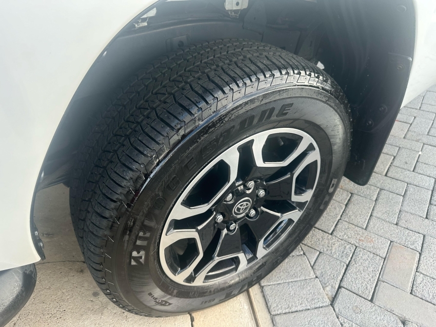 toyota hilux 2.8 d-4d turbo diesel cd srx 4x4 automatico 2024