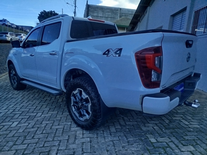 nissan frontier 2.3 16v turbo diesel platinum cd 4x4 automatico 4p 2023