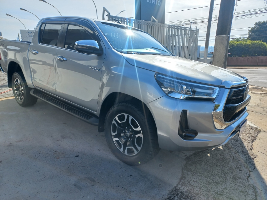 toyota hilux 2.8 d-4d turbo diesel cd srx 4x4 automatico 4p 2023