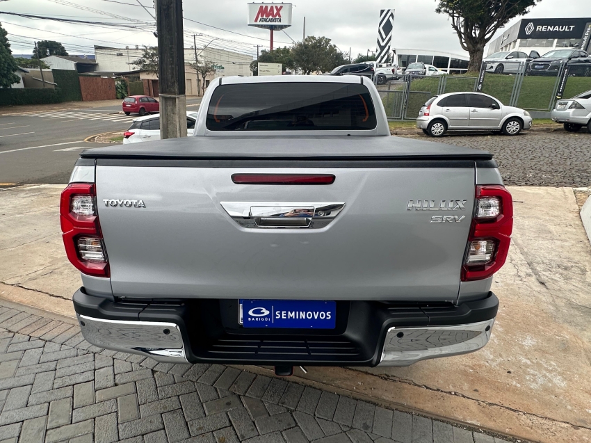 toyota hilux 2.8 d-4d turbo diesel cd srv 4x4 automatico 4p 2025