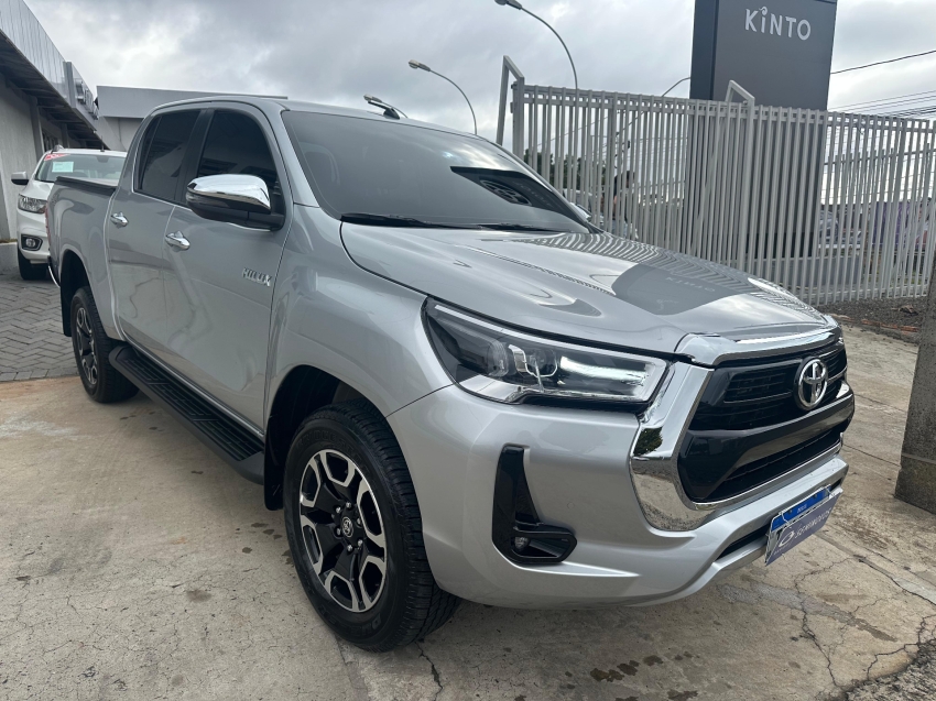 toyota hilux 2.8 d-4d turbo diesel cd srv 4x4 automatico 4p 2025