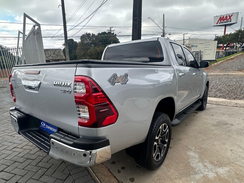toyota hilux 2.8 d-4d turbo diesel cd srv 4x4 automatico 4p 2025