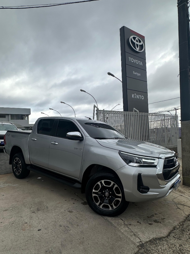 toyota hilux 2.8 d-4d turbo diesel cd srv 4x4 automatico 4p 2025