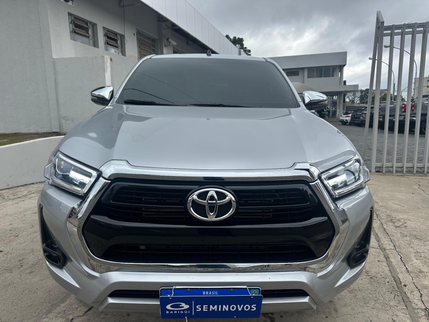 toyota hilux 2.8 d-4d turbo diesel cd srv 4x4 automatico 4p 2025