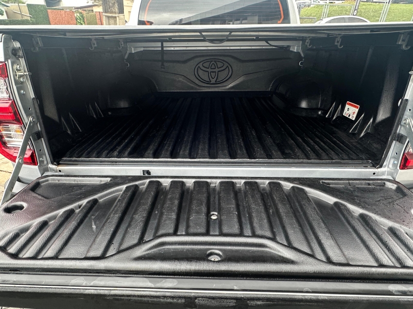 toyota hilux 2.8 d-4d turbo diesel cd srv 4x4 automatico 4p 2025