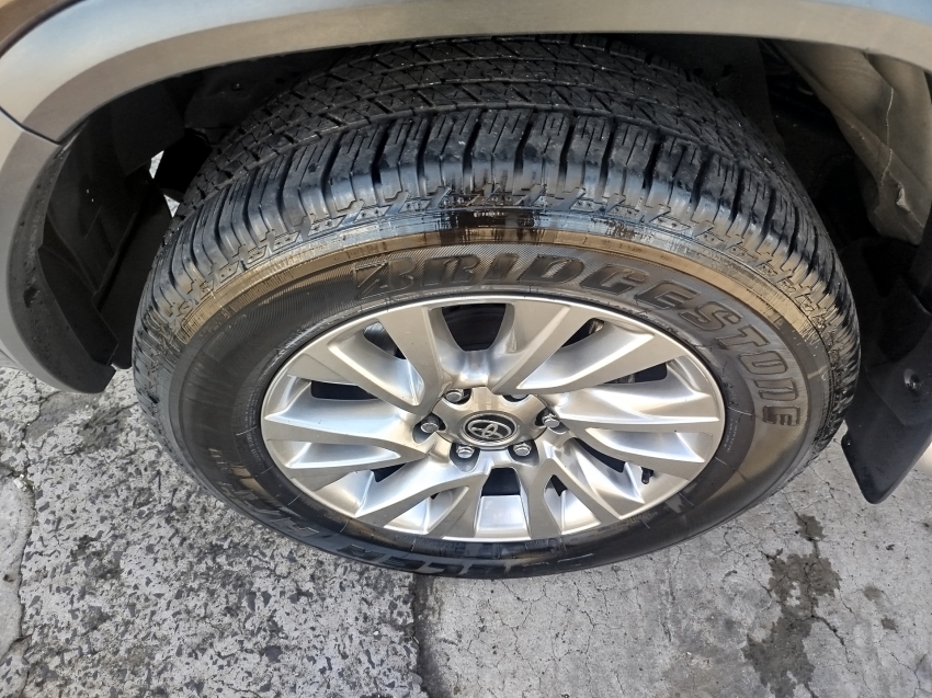 toyota hilux sw4 2.8 d-4d turbo diesel srx 7l 4x4 automatico 4p 2022