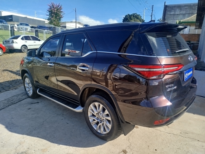 toyota hilux sw4 2.8 d-4d turbo diesel srx 7l 4x4 automatico 4p 2022