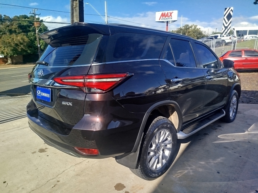 toyota hilux sw4 2.8 d-4d turbo diesel srx 7l 4x4 automatico 4p 2022