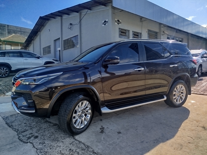 toyota hilux sw4 2.8 d-4d turbo diesel srx 7l 4x4 automatico 4p 2022