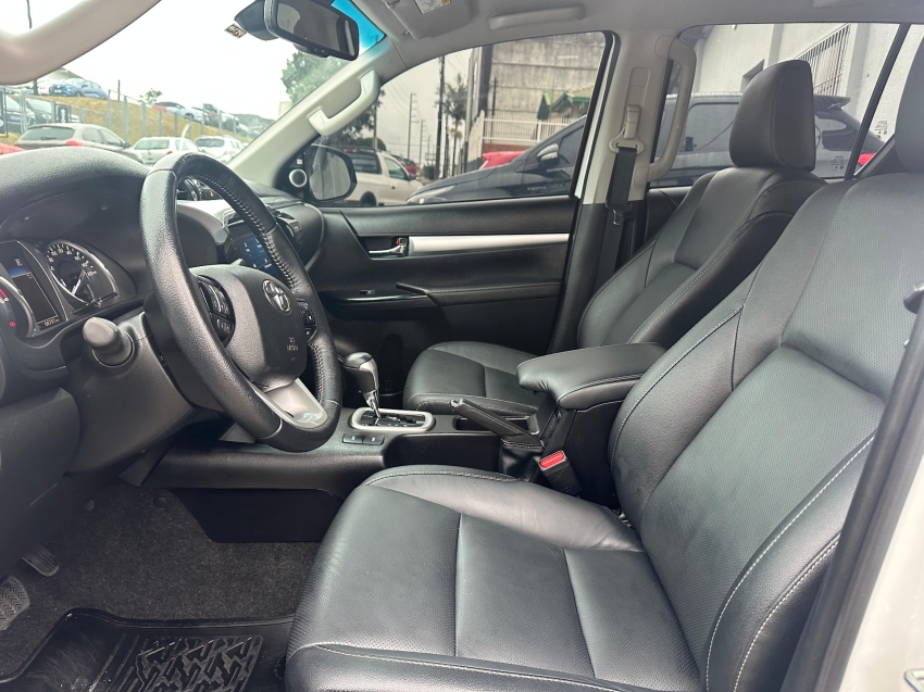 toyota hilux 2.8 d-4d turbo diesel cd srx 4x4 automatico 4p 2024