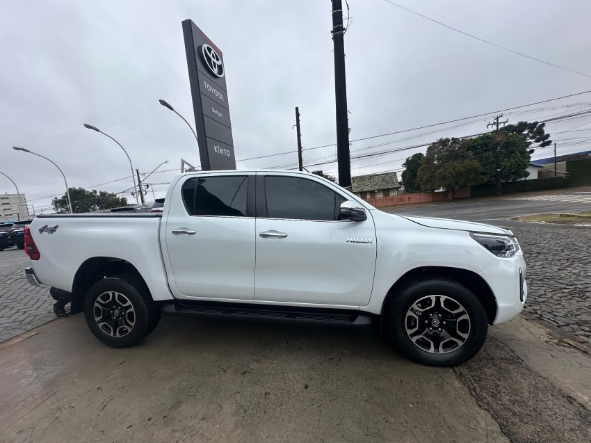 toyota hilux 2.8 d-4d turbo diesel cd srx 4x4 automatico 4p 2024