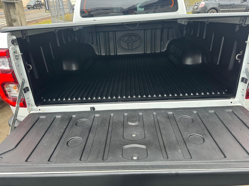 toyota hilux 2.8 d-4d turbo diesel cd srx 4x4 automatico 4p 2024
