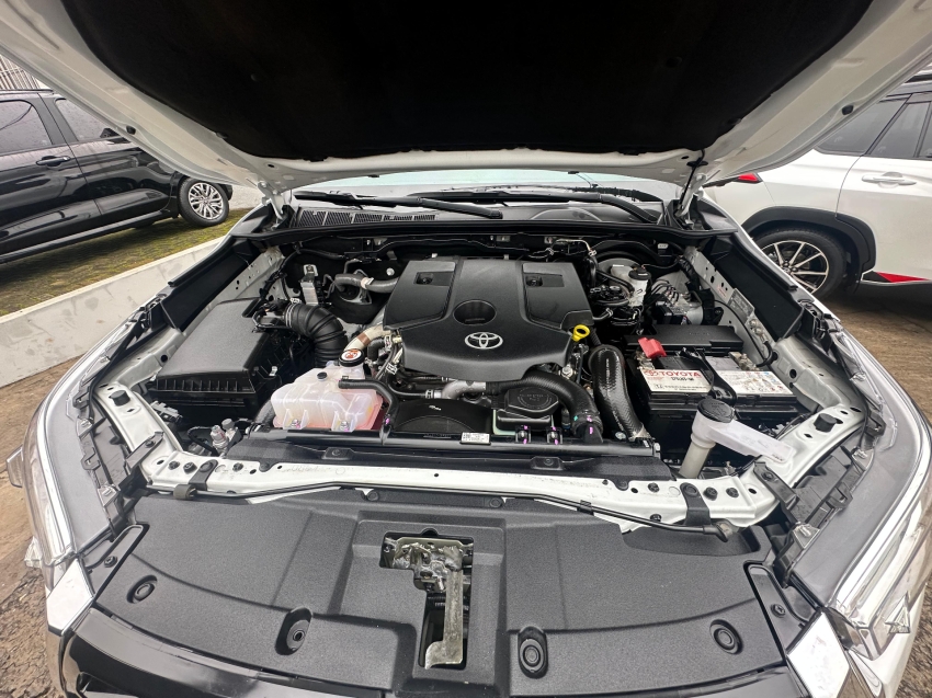 toyota hilux 2.8 d-4d turbo diesel cd srx 4x4 automatico 4p 2024
