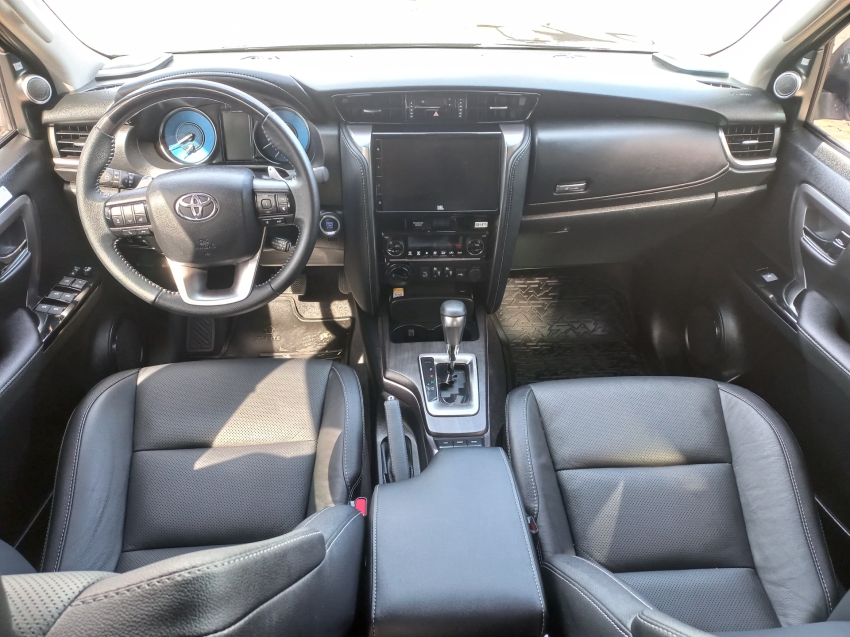 toyota hilux sw4 2.8 d-4d turbo diesel srx 7l 4x4 automatico 4p 2024