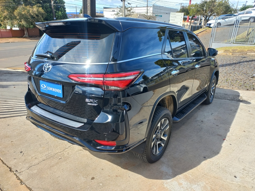 toyota hilux sw4 2.8 d-4d turbo diesel srx 7l 4x4 automatico 4p 2024