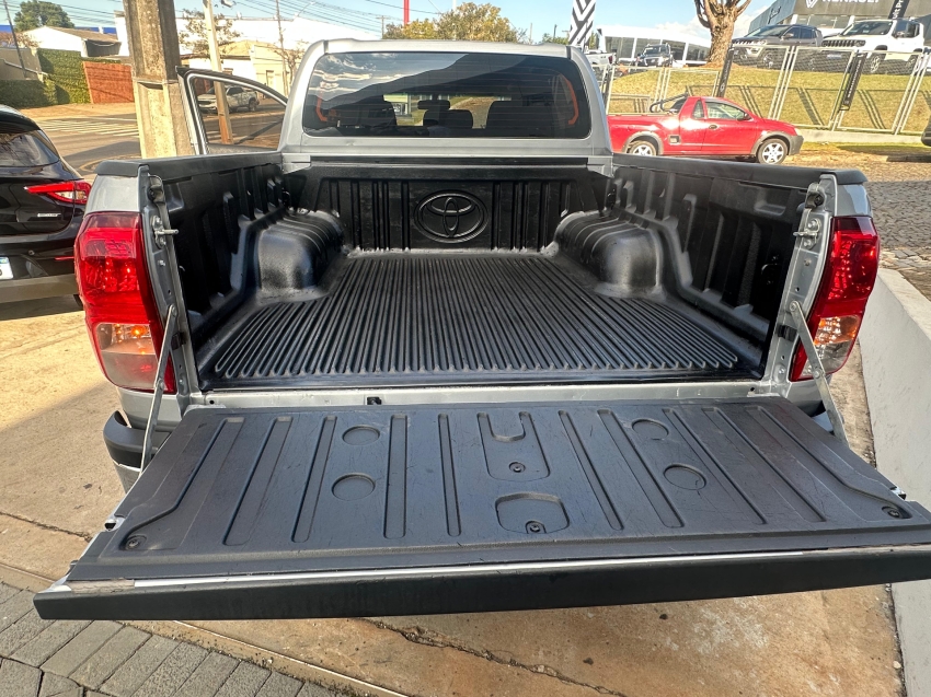 toyota hilux 2.8 d-4d turbo diesel cd sr 4x4 automatico 4p 2021