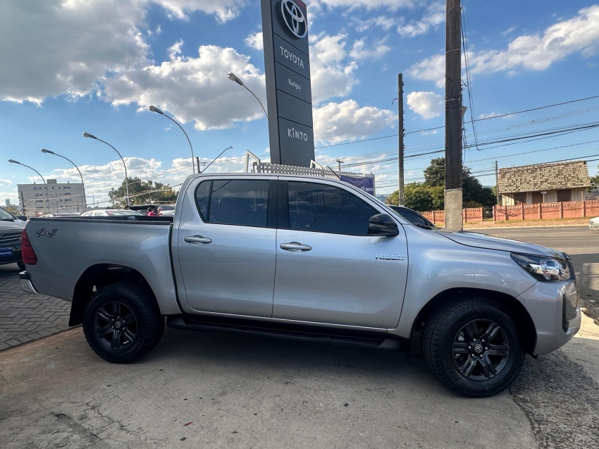 toyota hilux 2.8 d-4d turbo diesel cd sr 4x4 automatico 4p 2021