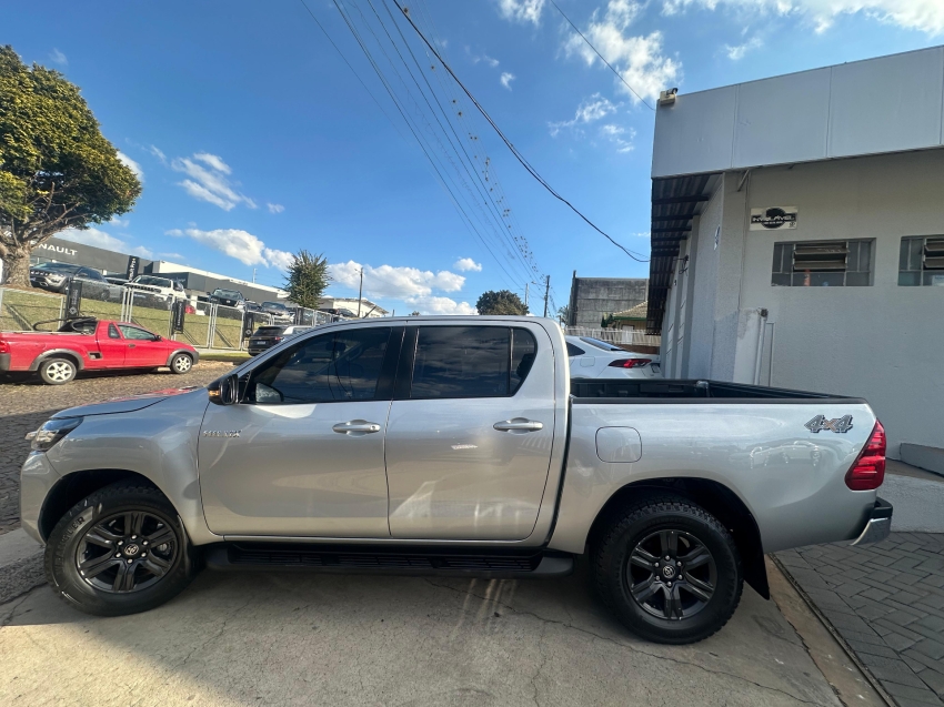 toyota hilux 2.8 d-4d turbo diesel cd sr 4x4 automatico 4p 2021