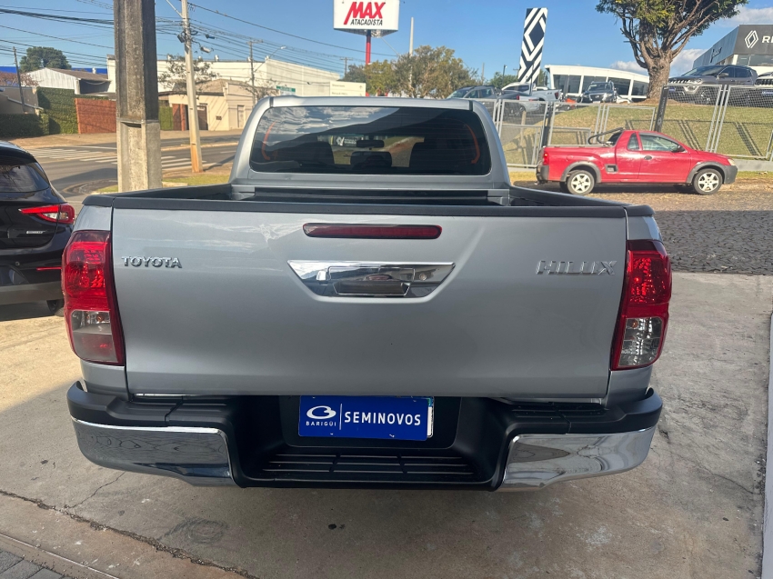 toyota hilux 2.8 d-4d turbo diesel cd sr 4x4 automatico 4p 2021
