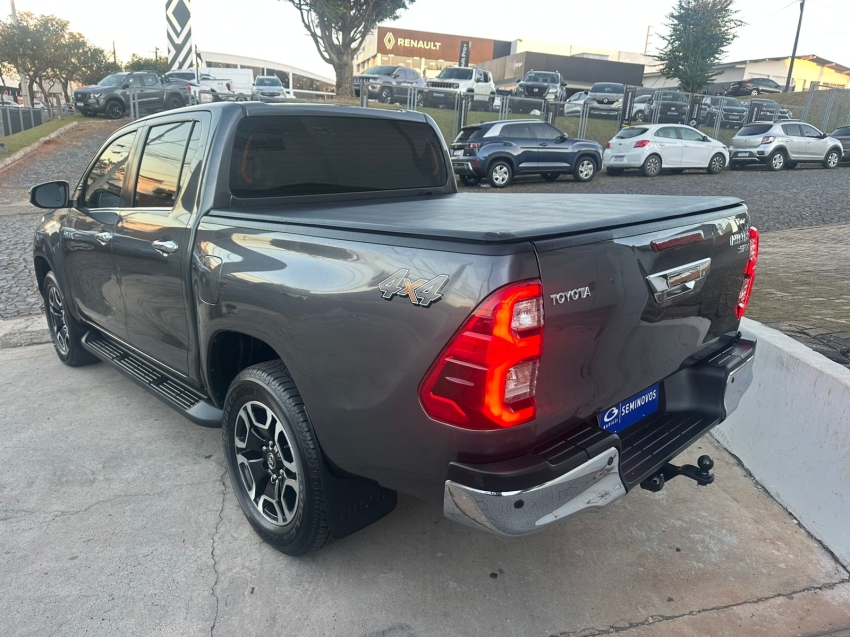 toyota hilux 2.8 d-4d turbo diesel cd srx 4x4 automatico 4p 2023