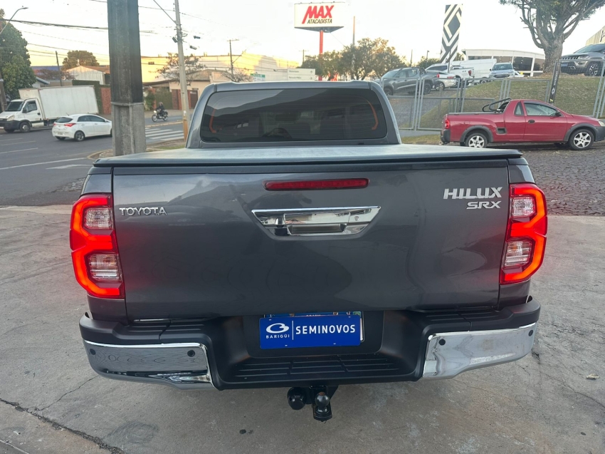 toyota hilux 2.8 d-4d turbo diesel cd srx 4x4 automatico 4p 2023