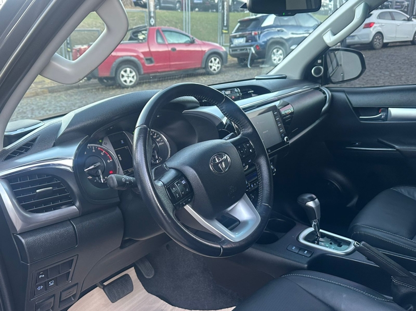 toyota hilux 2.8 d-4d turbo diesel cd srx 4x4 automatico 4p 2023