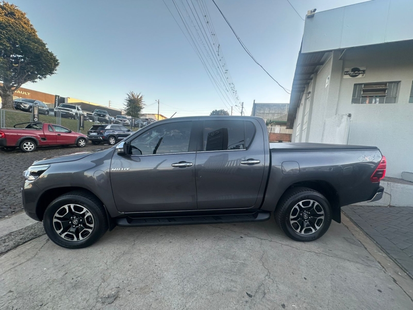toyota hilux 2.8 d-4d turbo diesel cd srx 4x4 automatico 4p 2023