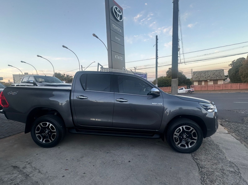 toyota hilux 2.8 d-4d turbo diesel cd srx 4x4 automatico 4p 2023