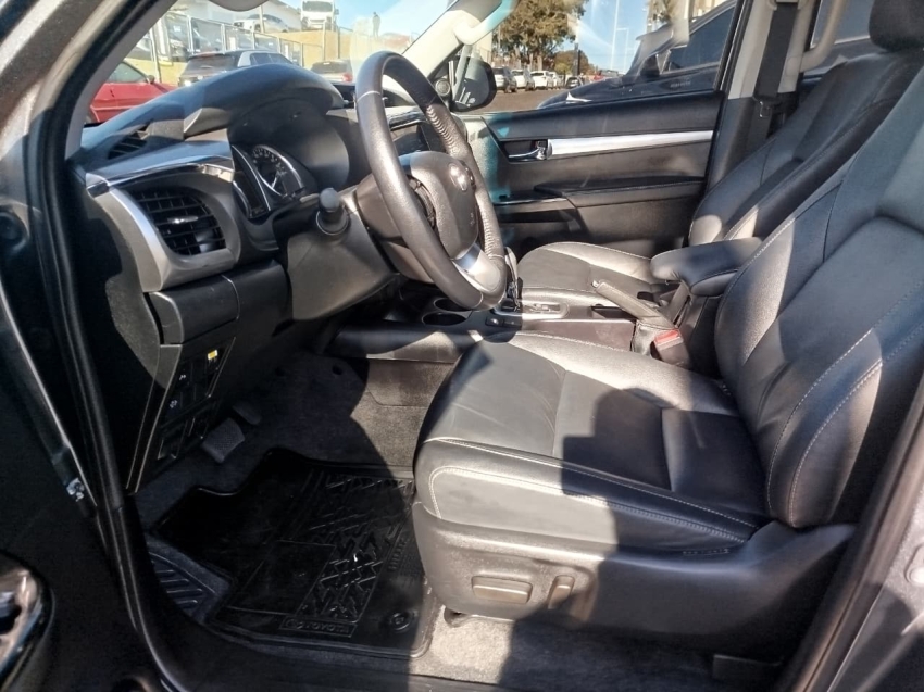 toyota hilux 2.8 d-4d turbo diesel cd srv 4x4 automatico 4p 2024