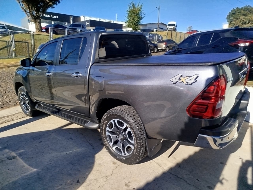 toyota hilux 2.8 d-4d turbo diesel cd srv 4x4 automatico 4p 2024