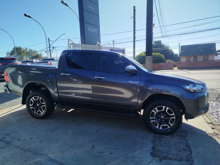 toyota hilux 2.8 d-4d turbo diesel cd srv 4x4 automatico 4p 2024