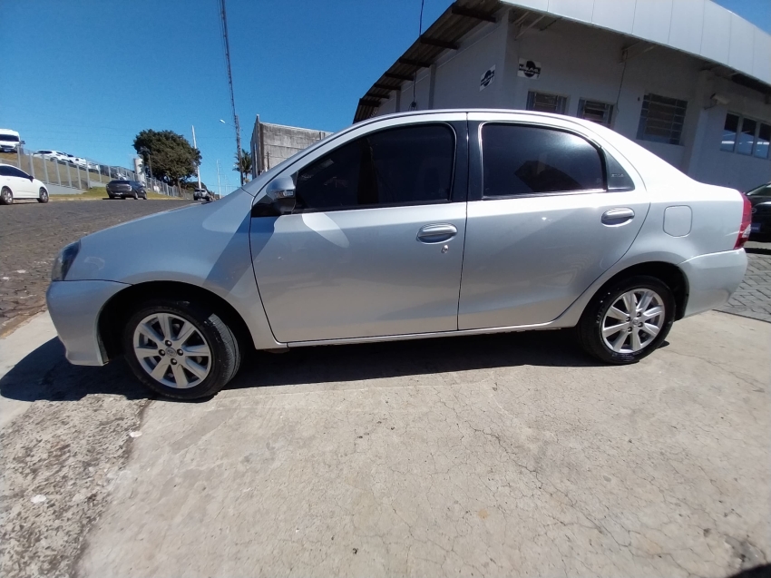 toyota etios 1.5 x plus 16v flex 4p automatico 2020