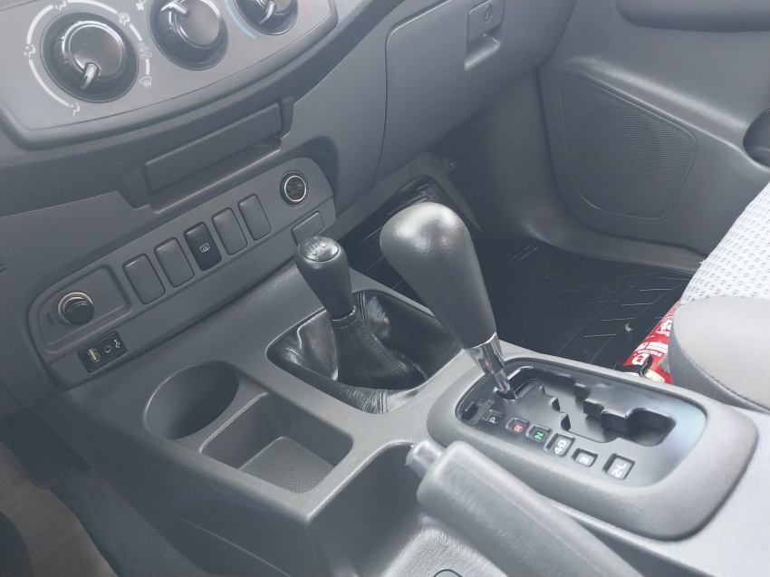 toyota hilux 3.0 sr 4x4 cd 16v turbo intercooler diesel 4p automatico 2013