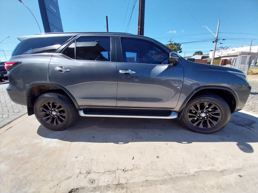 toyota hilux sw4 2.8 d-4d turbo diesel srx 7l 4x4 automatico 4p 2022