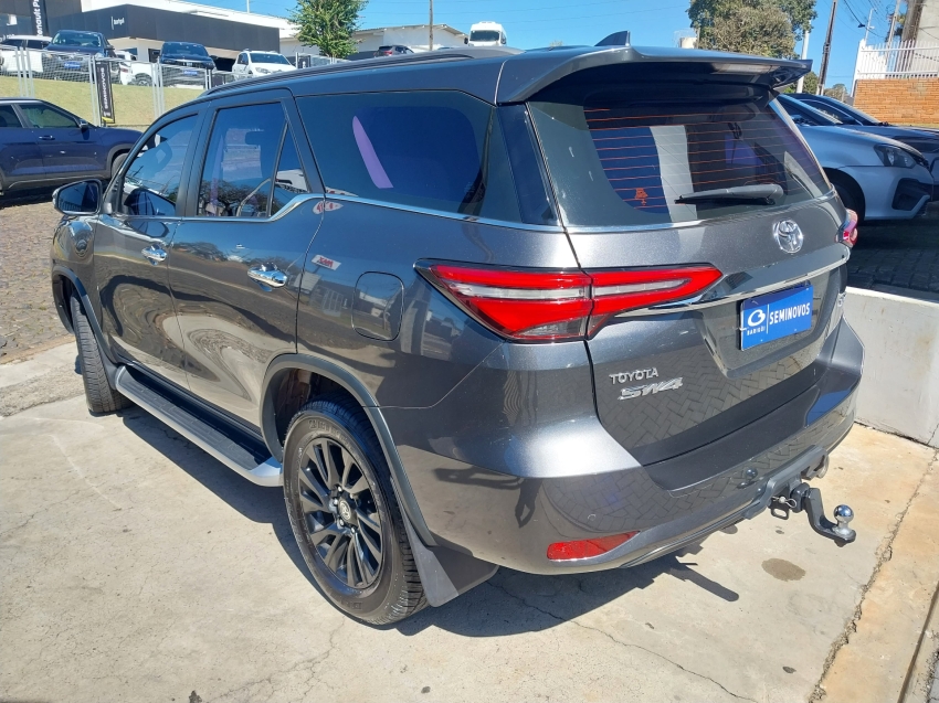 toyota hilux sw4 2.8 d-4d turbo diesel srx 7l 4x4 automatico 4p 2022