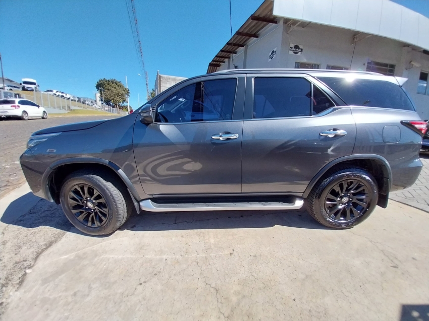 toyota hilux sw4 2.8 d-4d turbo diesel srx 7l 4x4 automatico 4p 2022