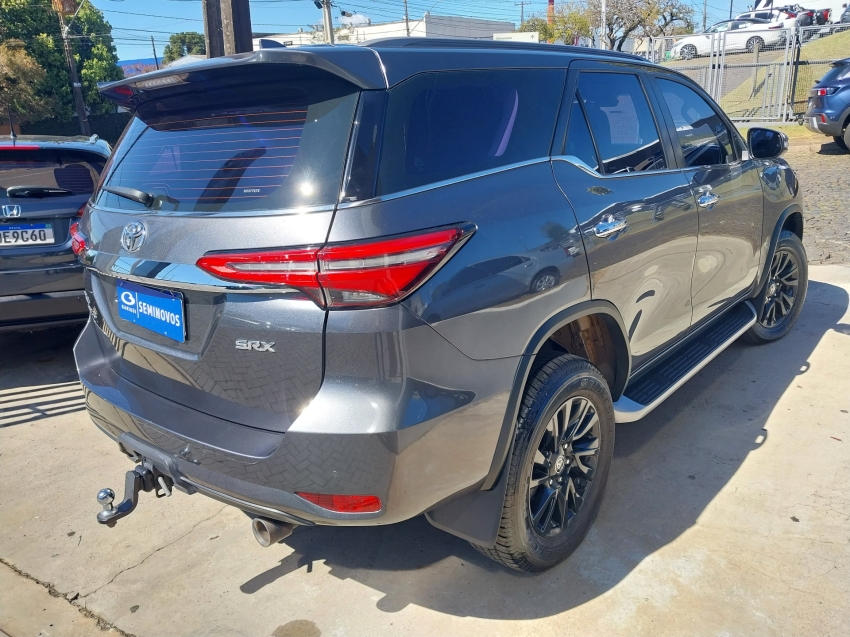 toyota hilux sw4 2.8 d-4d turbo diesel srx 7l 4x4 automatico 4p 2022
