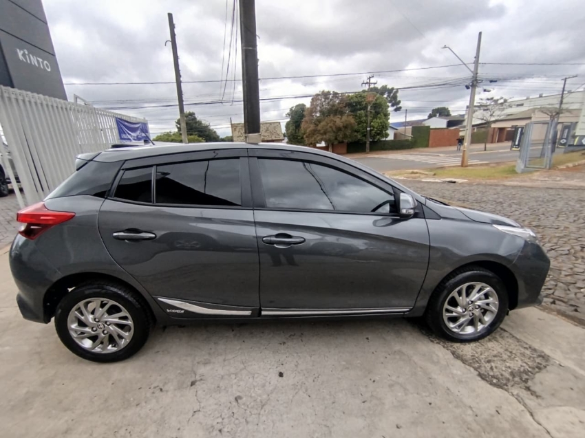 toyota yaris 1.5 16v flex xs multidrive 4p automatico 20244