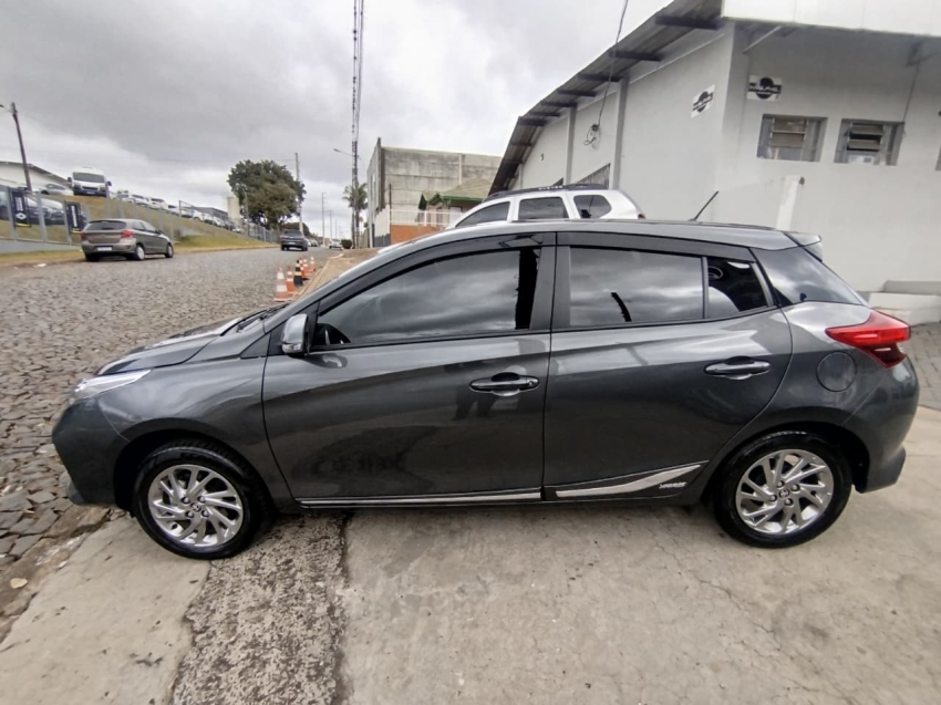 toyota yaris 1.5 16v flex xs multidrive 4p automatico 20243