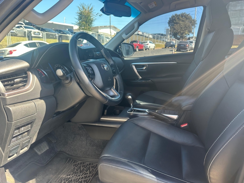 toyota hilux sw4 2.8 d-4d turbo diesel srx 7l 4x4 automatico 4p 2024