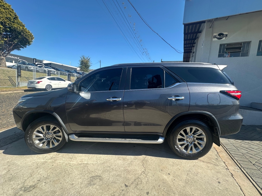 toyota hilux sw4 2.8 d-4d turbo diesel srx 7l 4x4 automatico 4p 2024