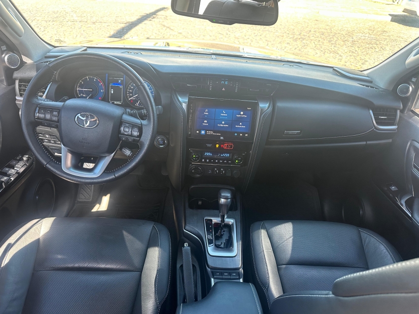toyota hilux sw4 2.8 d-4d turbo diesel srx 7l 4x4 automatico 4p 2024